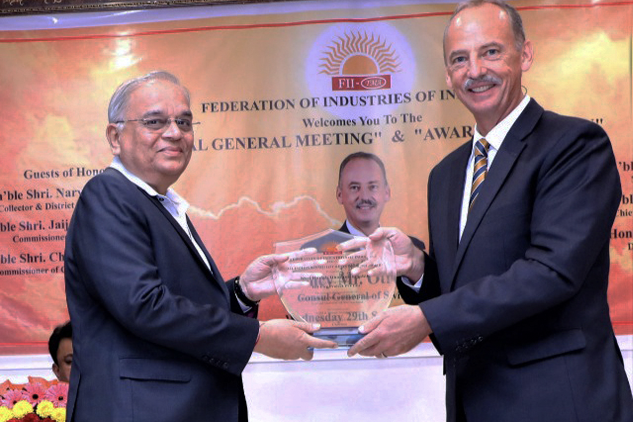 Mr. Harish Dharamshi received Industrialist 2021 Award